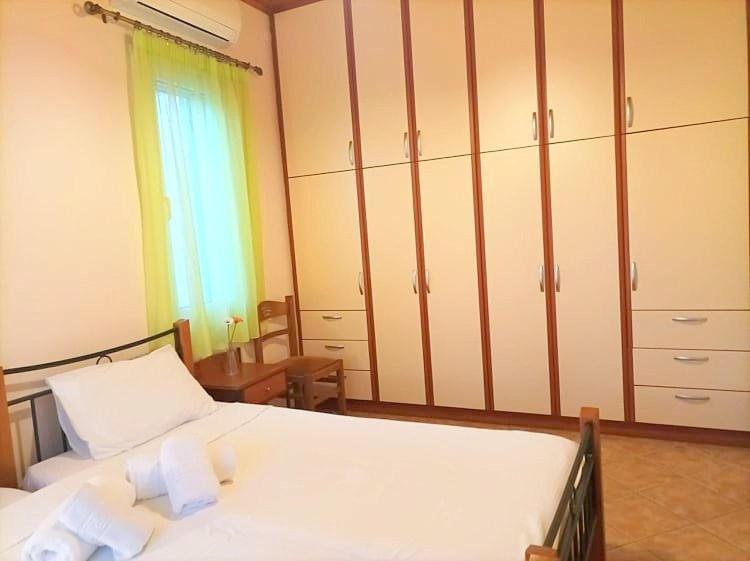 Lourantos Bayside Apartments Ваті Екстер'єр фото