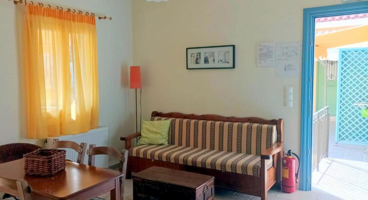 Lourantos Bayside Apartments Ваті Екстер'єр фото